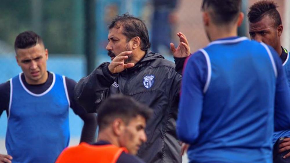 ادريس لمرابط يمنح اللاعبين "يومين راحة" بعد معسكر تركيا