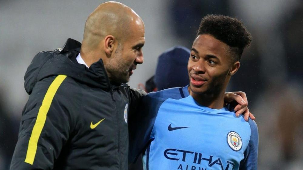 غوارديولا يتطلع لحسم مستقبل سترلينج مع السيتي