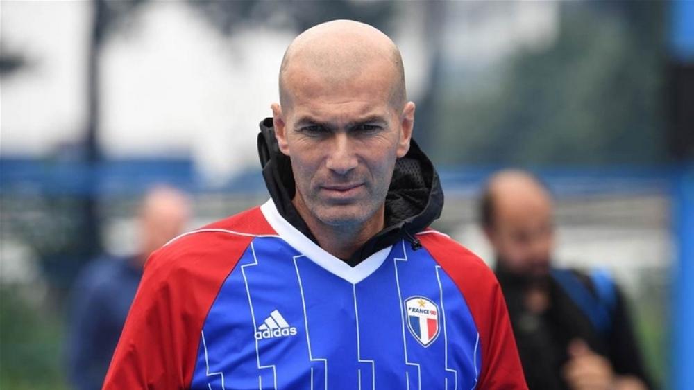 ماذا يفعل زيدان بعد ابتعاده عن كرة القدم؟