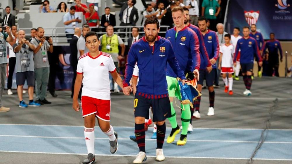 اتحاد طنجة يعلن مساندته للطفل الذي رافق ميسي في السوبر الإسباني