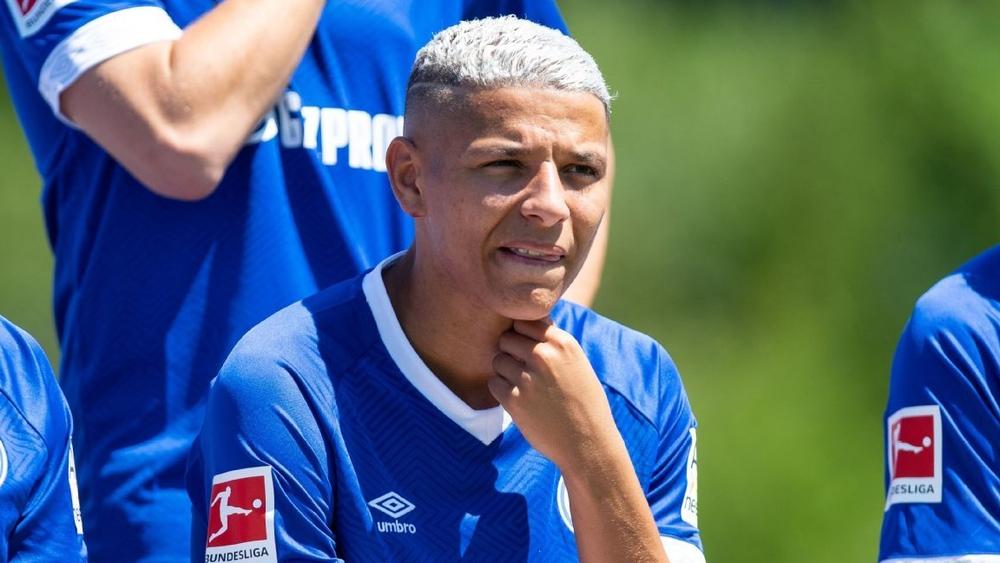 مدير شالكه الرياضي يَكْشِفُ الوضْع الحالي لحاريت