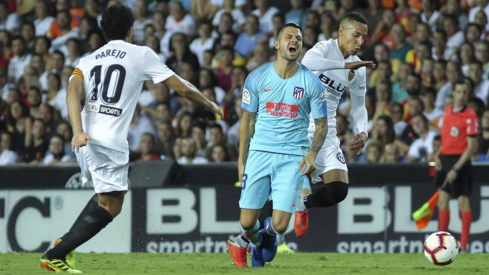 أتلتيكو مدريد يكشف طبيعة إصابة جناحه الأيمن