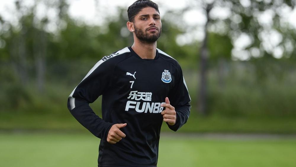 بينيتيز يُطالب أشرف لزعر بالعودة لنيوكاسل