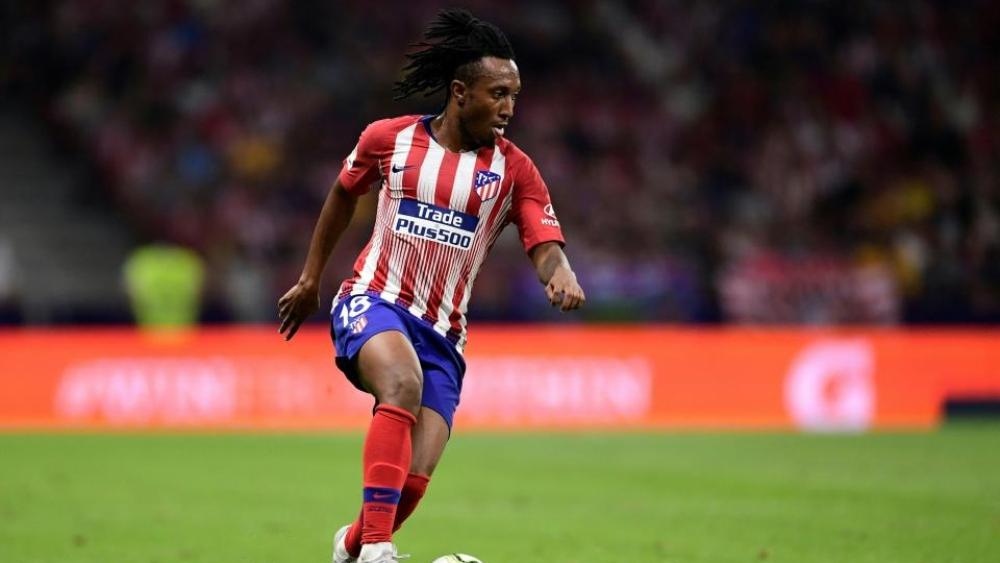 إصابة مهاجم أتلتيكو قد تعطي الفرصة للاعبه الجديد