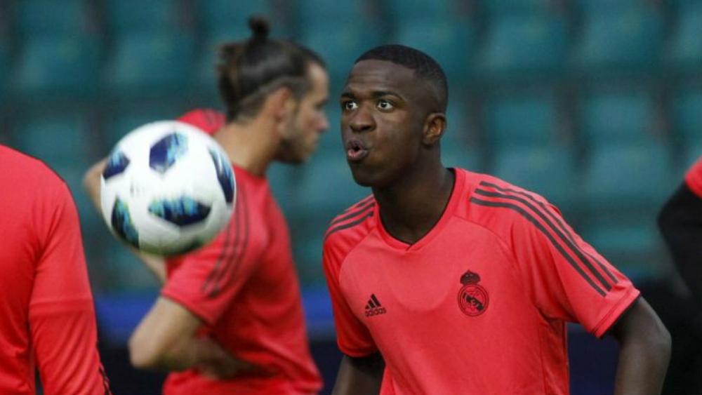 ريفالدو يدعو ريال مدريد لمنح "فرصة اللعب" حالاً لفينيسيوس