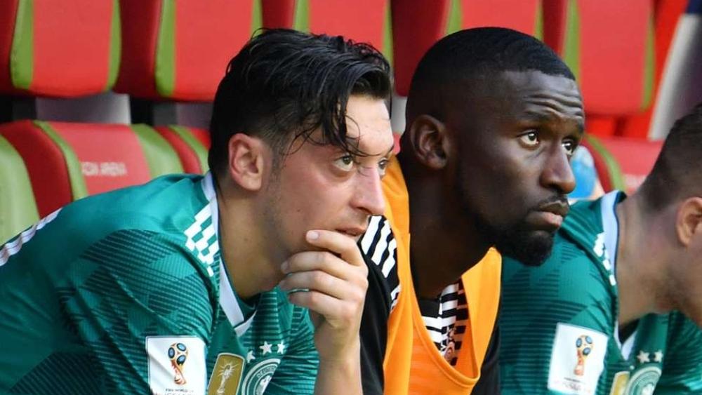 أنطونيو روديغر يبدي أسفه لاعتزال أوزيل