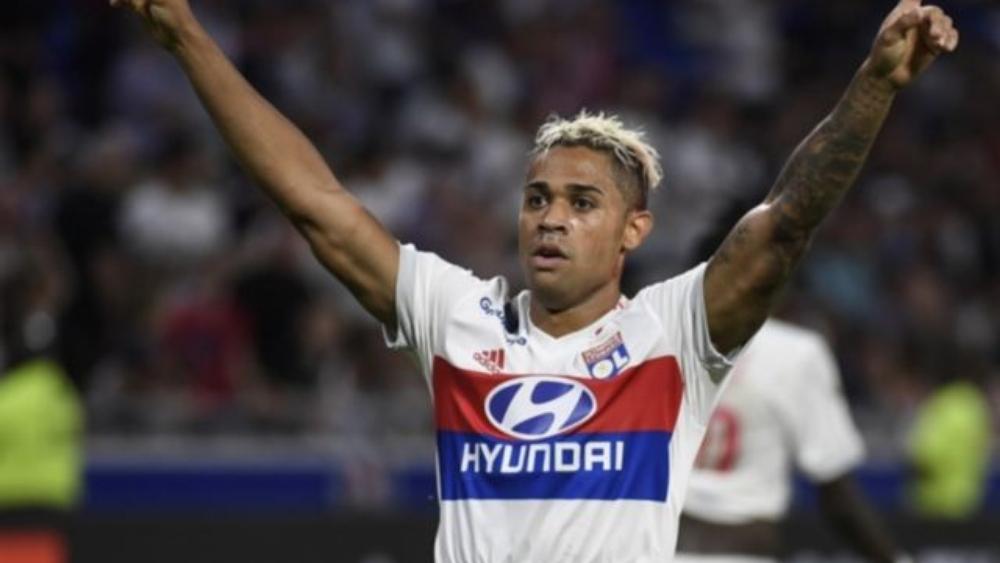 مهاجم ليون يرفض العودة إلى الريال من أجل إشبيلية