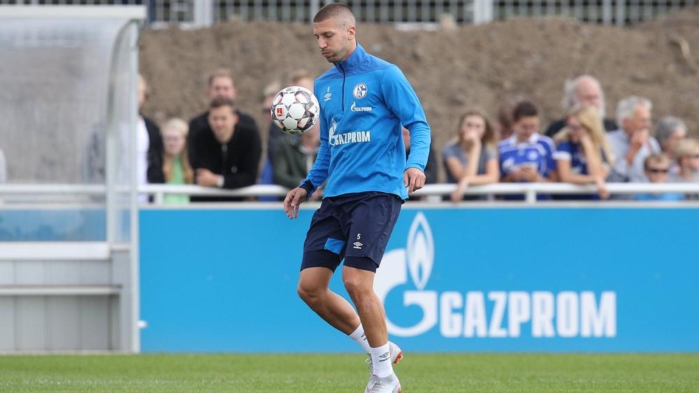 الاتحاد الألماني يعلن إيقاف مدافع شالكه مباراتين