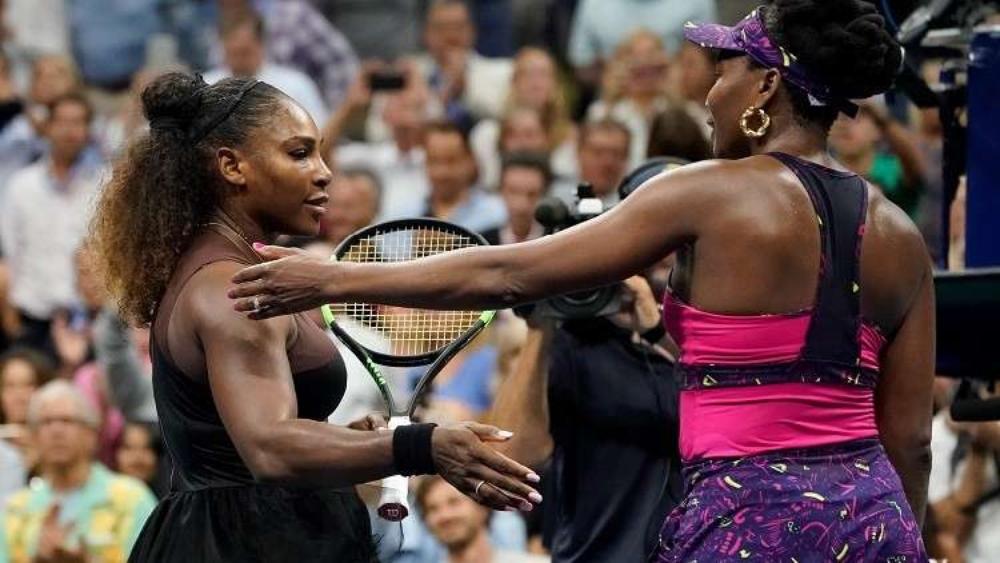 سيرينا تكتسح شقيقتها في مباراة عائلية