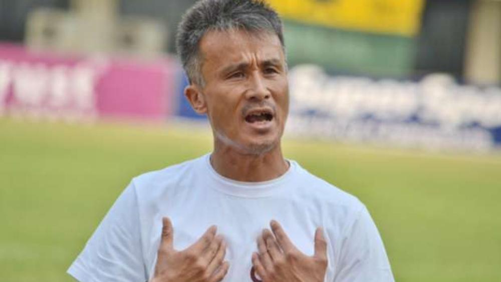 "فضائح بالجملة" سبقت استقالة مدرب أدوانا ستارز قبل مواجهة الرجاء