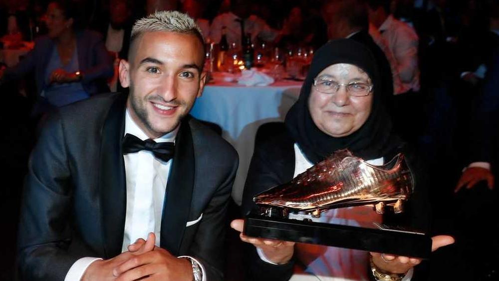 زياش يُهدي جائزته لوالدته: "إنها لكِ .. أنت من تمنحينني القُوّة"