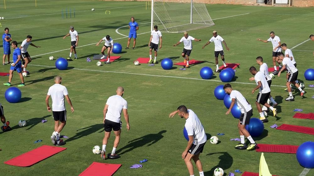 المنتخب الوطني الأول يواصل استعداداته لمواجهة مالاوي