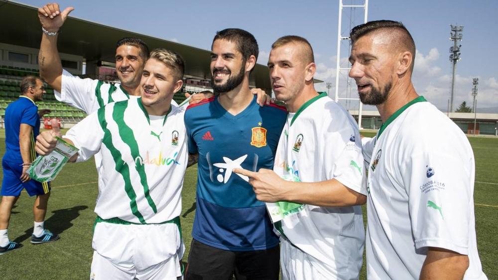 إيسكو "مع" قرار منع الهواتف الذي فرضه لويس إنريكي