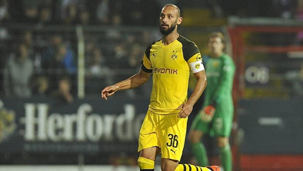 بوروسيا دورتموند يعلن إصابة مدافعه توبراك