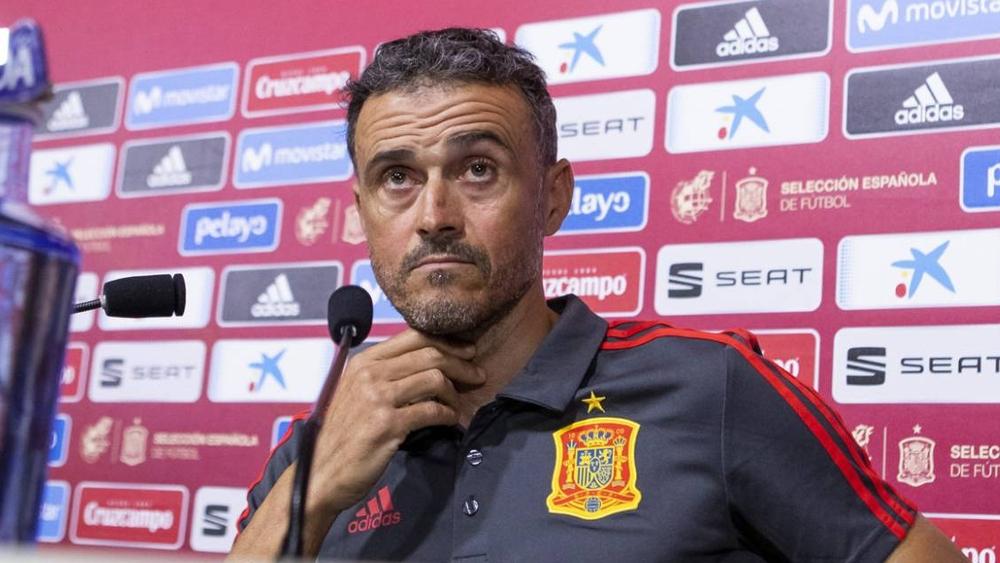 إنريكي: ليونيل ميسي يستحق جائزة "the best"