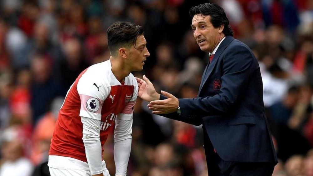 إيمري يشيد بقرار الاعتزال الدولي لأوزيل