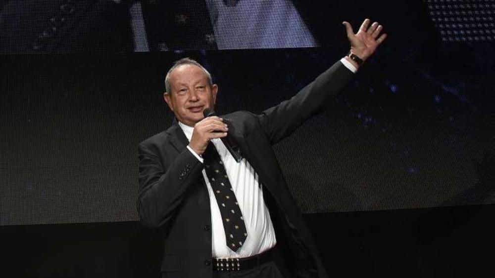 رجل الأعمال نجيب ساويرس يُقدم هدية قيمة لصلاح