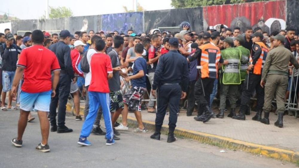 معاناة جماهير الوداد مع التذاكر متواصلة..والسوق السوداء تنشط بقوة!