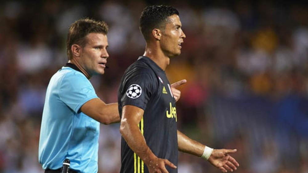 طرد رونالدو وأبرز الحالات الغريبة للحكم بريش