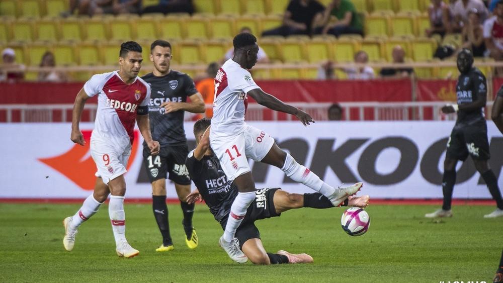 أولمبيك نيم يفرض التعادل على موناكو في عُقرِ دارِهِ