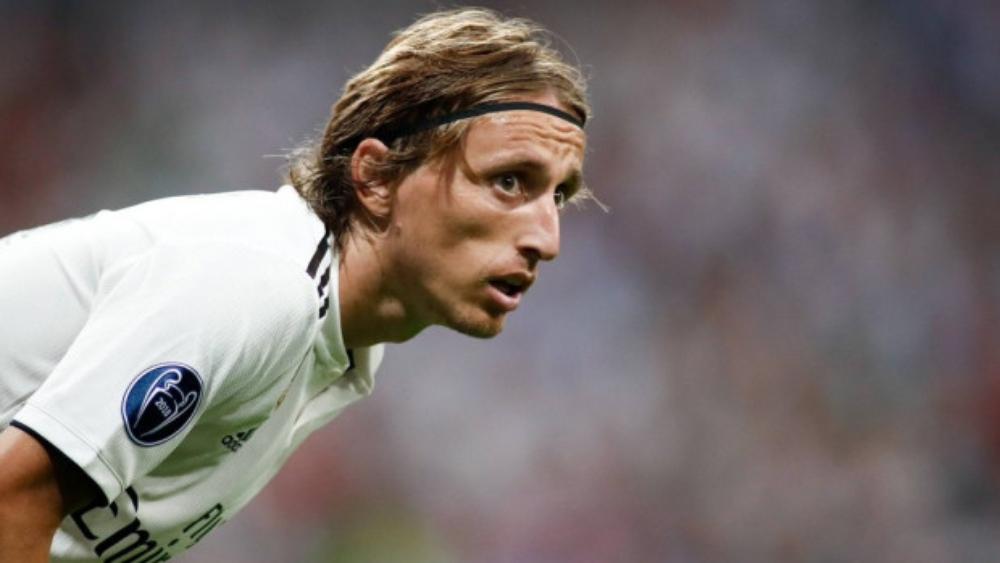 الآن أو أبداً.. مودريتش أمام فرصة اعتلاء "العرش"