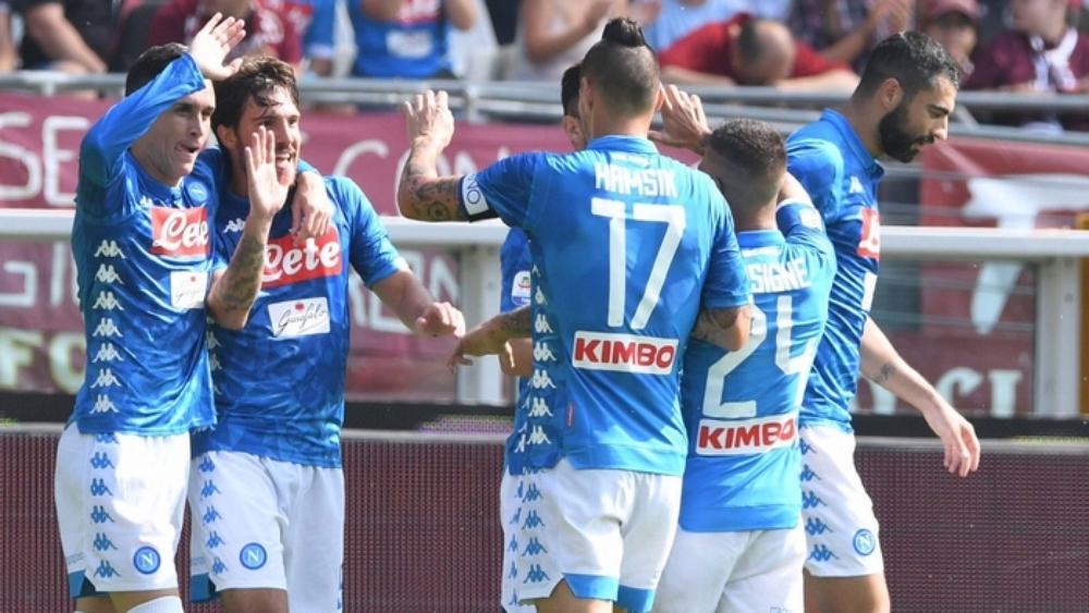 نابولي ينتصر ليُزاحم اليوفي في صدارة "سيري آ"