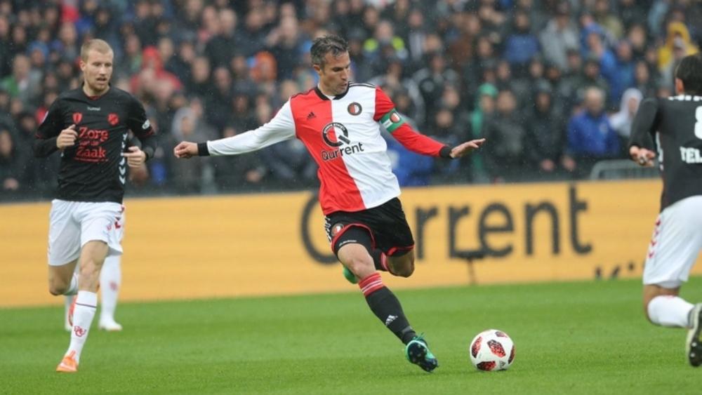 فان بيرسي يقود فينورد للفوز في الدوري الهولندي