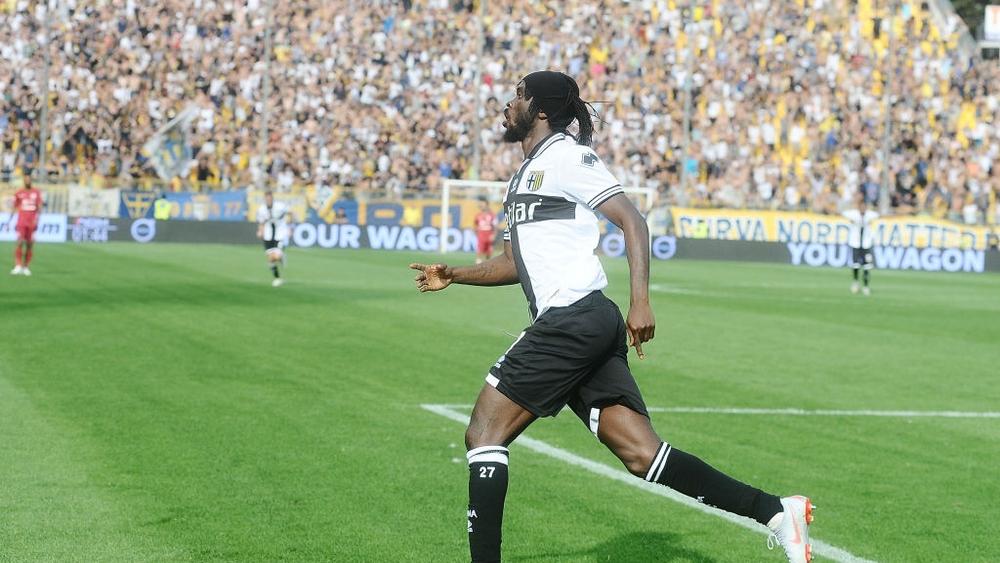 بالفيديو | جيرفينيو يسجل هدفا "مارادونيا" من مسافة 80 مترا