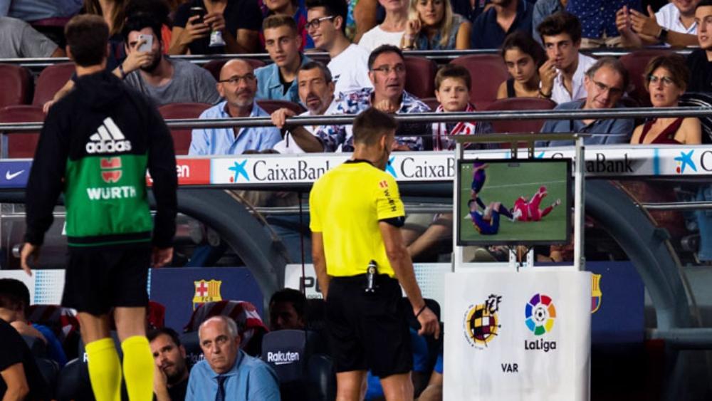 حضور تقنية الـ"VAR" وغيابها يثيران جدلاُ واسعاً