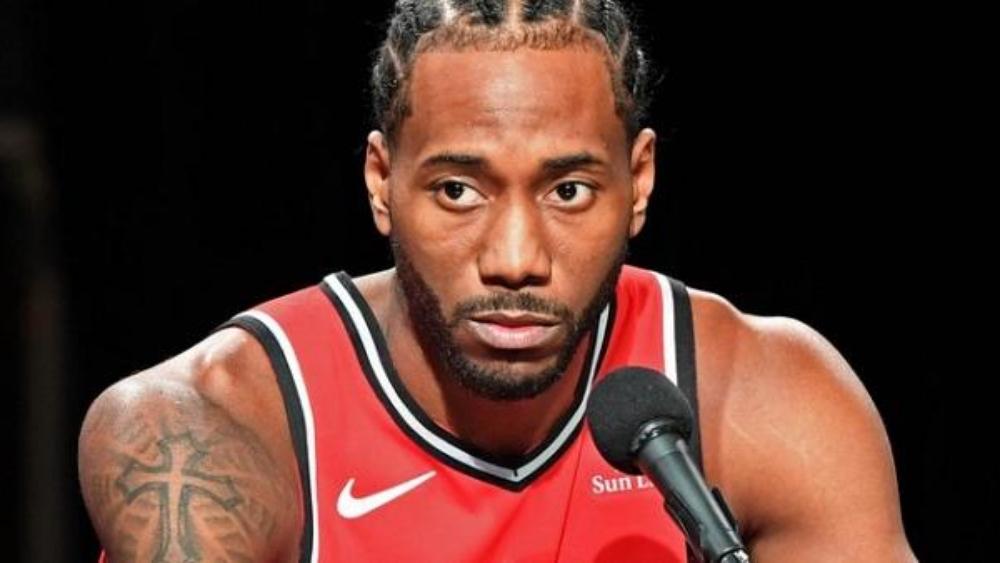 ليونارد لاعب رابتورز يركز على الموسم الحالي وليس على المستقبل