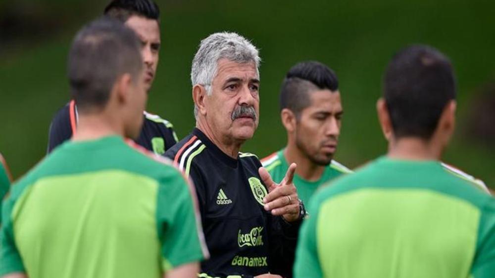 منتخب المكسيك يحسم موقف مدربه المؤقت