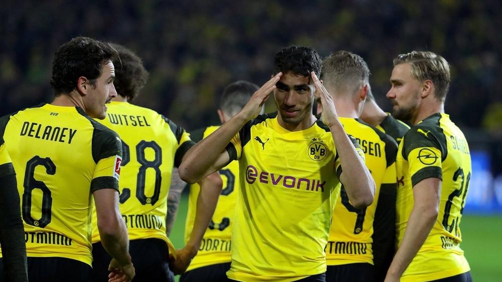 مدرب دورتموند يُعدِّد الصِّفات الكروية لحكيمي .. ويُقيِّمُ ظُهوره الأول بالدوري