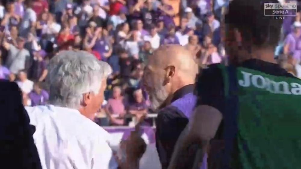 اشتباك بين مدربي فيورنتينا وأتالانتا بسبب ركلة جزاء مثيرة للجدل