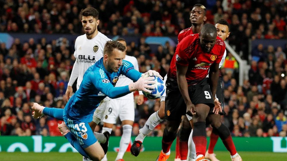 فالنسيا يُرغم مانشستر يونايتد على التعادل السلبي