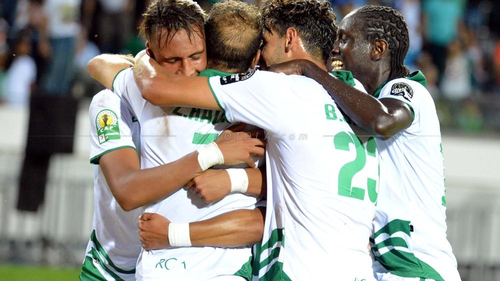 مسؤولو إنييمبا يقطعون الماء على المستودع الخاص بالرجاء و اللاعبون يستحمون بقنينات المياه