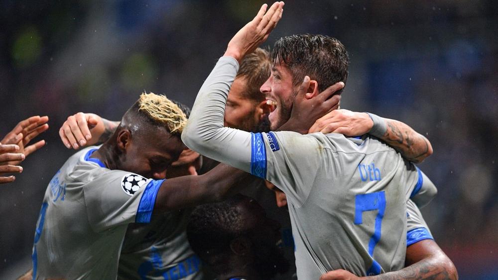 بحضور منديل كأساسي شالكه يعود بفوز غال و"قاتل" من موسكو