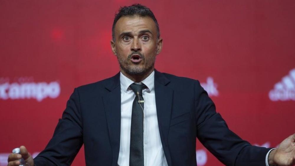 إنريكي يواصل معركته مع ألبا ويرفض تبرير استبعاده