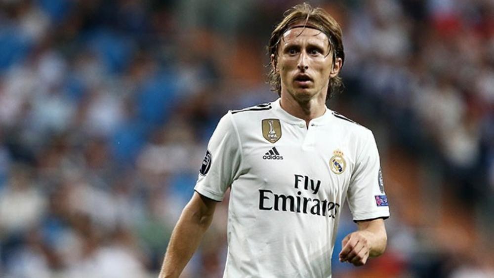 مودريتش يُصاحب دكة البدلاء رغم جوائزه الفردية