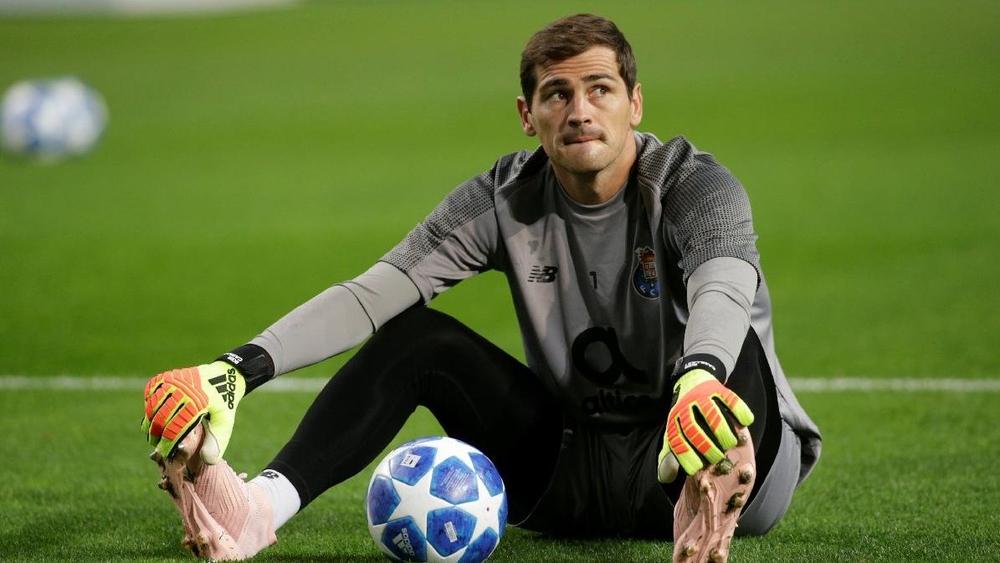 كاسياس تواصل مع إنريكي وأخبره برغبته