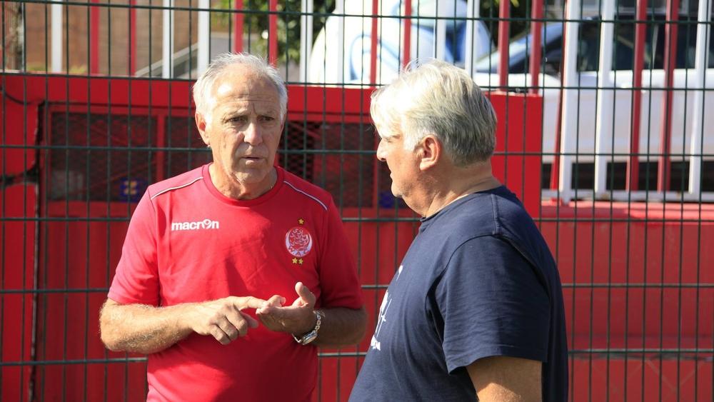 إدارة الوداد تسلم الفرنسي ريني جيرار سيارة رباعية الدفع