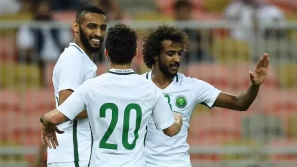 بيتزي يستبعد مهاجم أهلي جدة من قائمة الأخضر