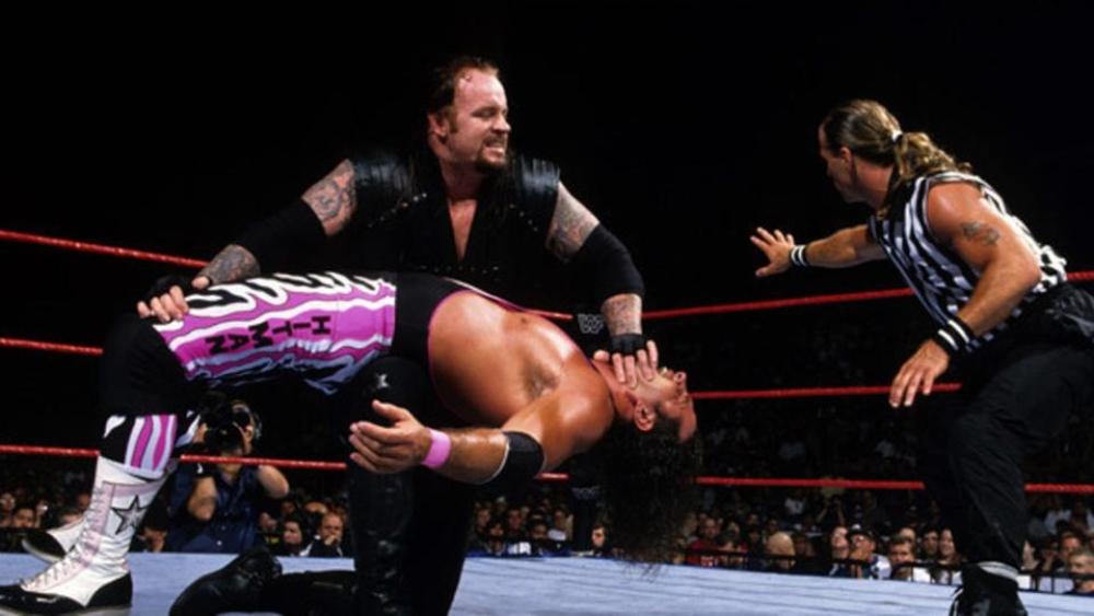 شون مايكلز وتربل إتش يُواجهان آندر تيكر وكين بالرياض