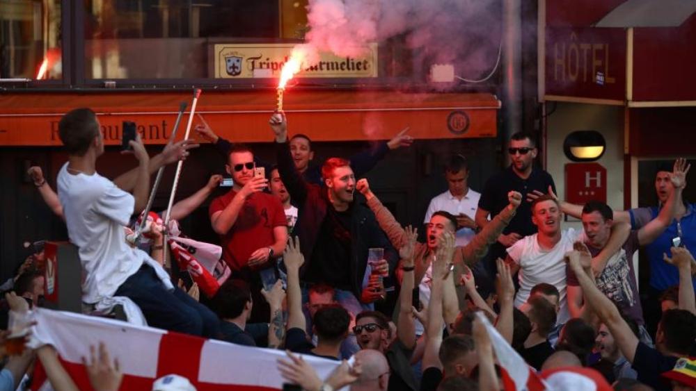 إنجلترا تدين "تصرفات غير مقبولة للمشجعين" قبل لقاء إسبانيا