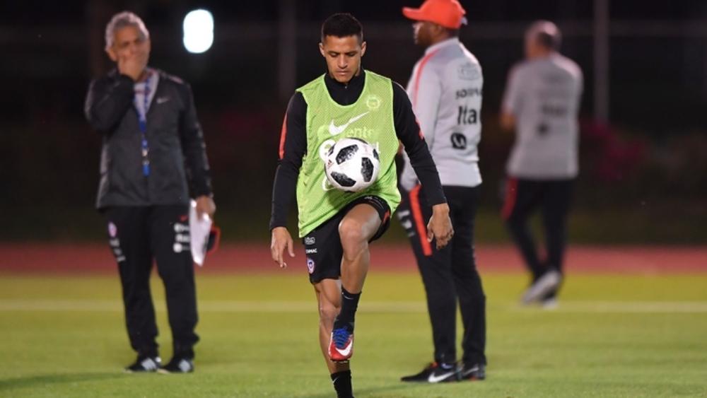 مدرب تشيلي يدافع بقوة عن أليكسيس سانشيز