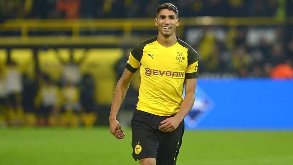 موقع إسباني يُكيل المديح لحكيمي ويُثمِّن مستواه الحالي