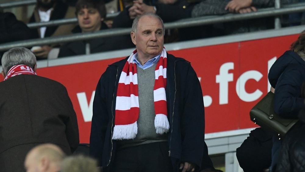 رئيس البايرن يُراقب لاعبيه قبل مواجهة فولفسبورج