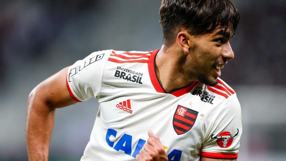 ميلان خطف نجم فلامينجو من براثن 10 أندية