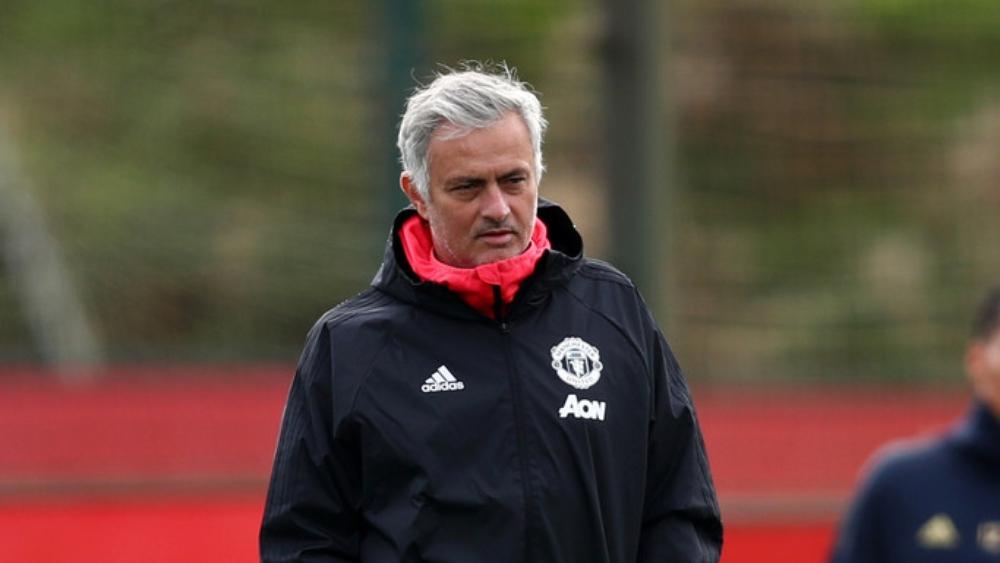 مورينيو تحت الأضواء مع عودة منافسات الدوري الإنجليزي