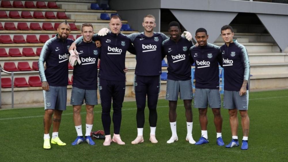 برشلونة يستعيد لاعبيه الدوليين قبل لقاء إشبيلية
