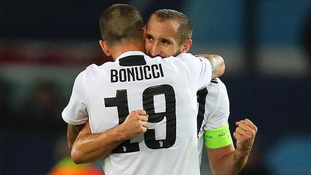 مورينيو: أطلب من بونوتشي وكيليني التدريس في "هارفارد"